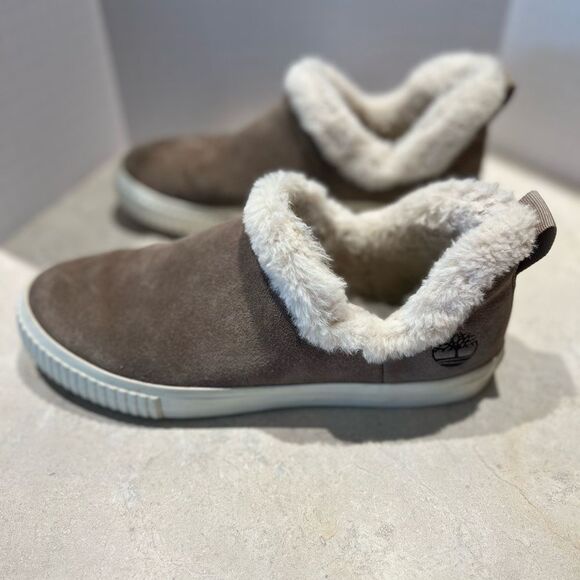 Timberland Women’s Suede Slip-On Shoes with Faux Fur Lining - Size 8, Preloved - Picture 2 of 13